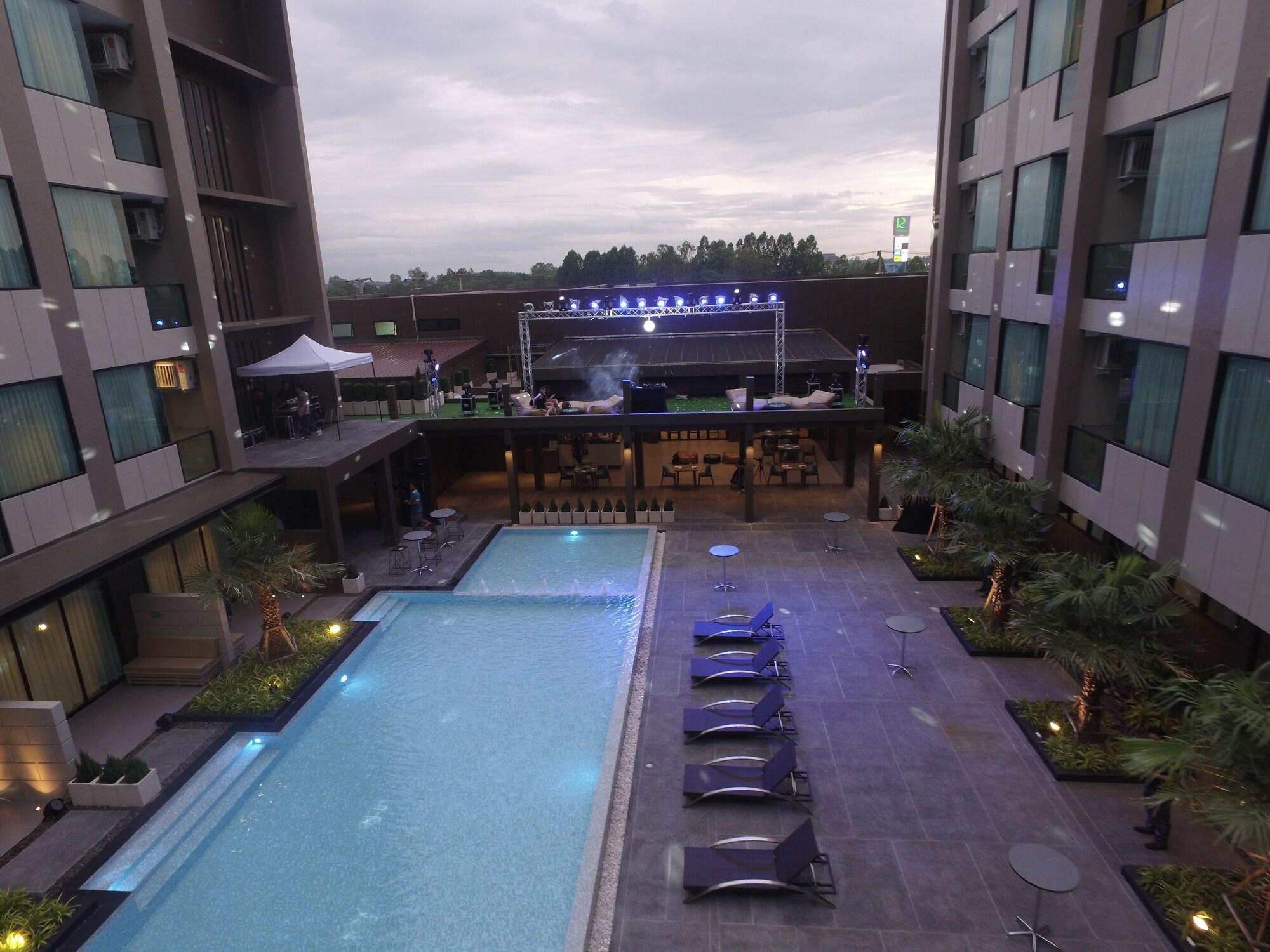 The Crystal Hotel Buriram - Formerly X2 Vibe Buri Ram Eksteriør billede